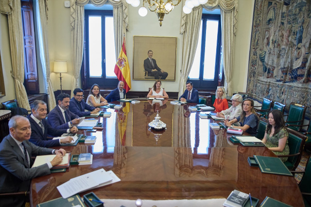 EuropaPress 5385525 presidenta congreso francina armengol preside primera reunion mesa congreso