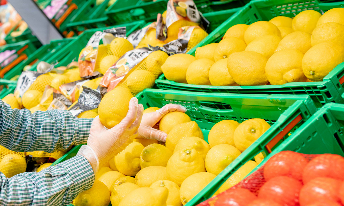 FOTOGRAFIA Llimones a la secció de fruita i verdura de Mercadona