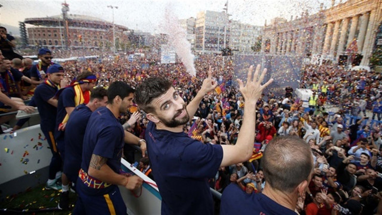 Més de 90.000 aficionats del Barça han acudit a la rua per celebrar el títol de la Lliga