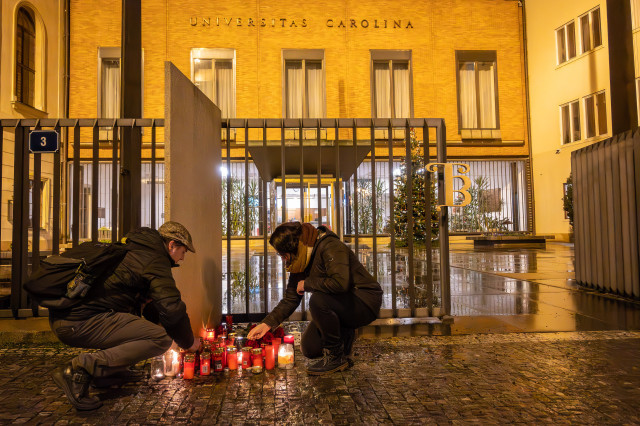 EuropaPress 5652314 december 21 2023 prague czech republic people light candles in front of