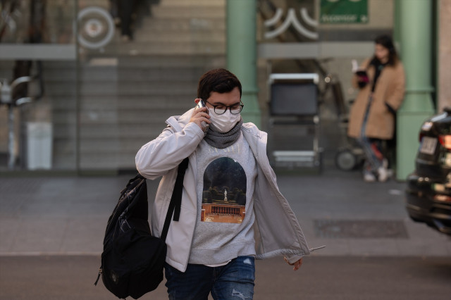 EuropaPress 5675297 varias personas mascarillas hospital clinic barcelona enero 2024 barcelona
