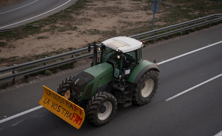 Els tractors persisteixen amb marxes lentes a Lleida