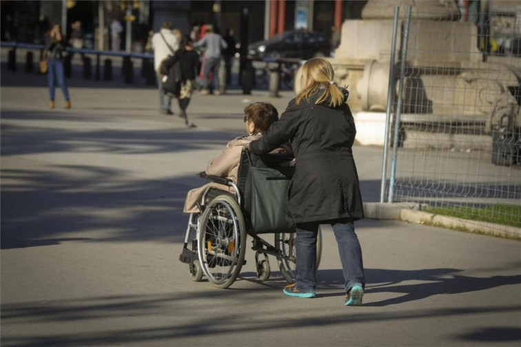 UGT denuncia la manca de recursos públics per atendre les persones grans i la insuficiència de la dependència