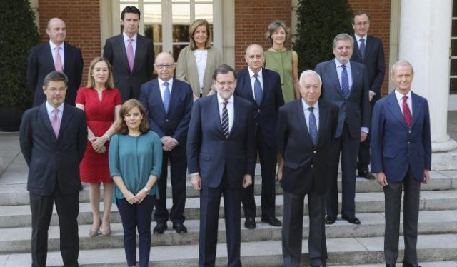 El Govern central amaga als seus assessors contractats a dit