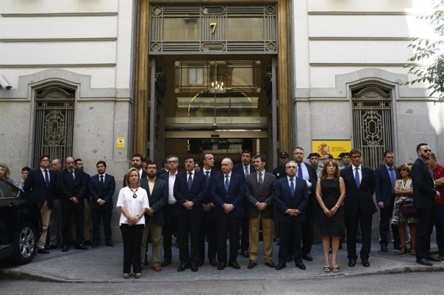 Interior intensifica la vigilància en aeroports i controls fronterers