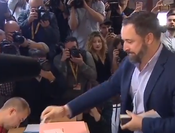Santiago Abascal vota