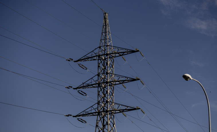 El preu de la llum continua baixant i cau un 40% aquest diumenge, fins als 30,4 euros/MWh