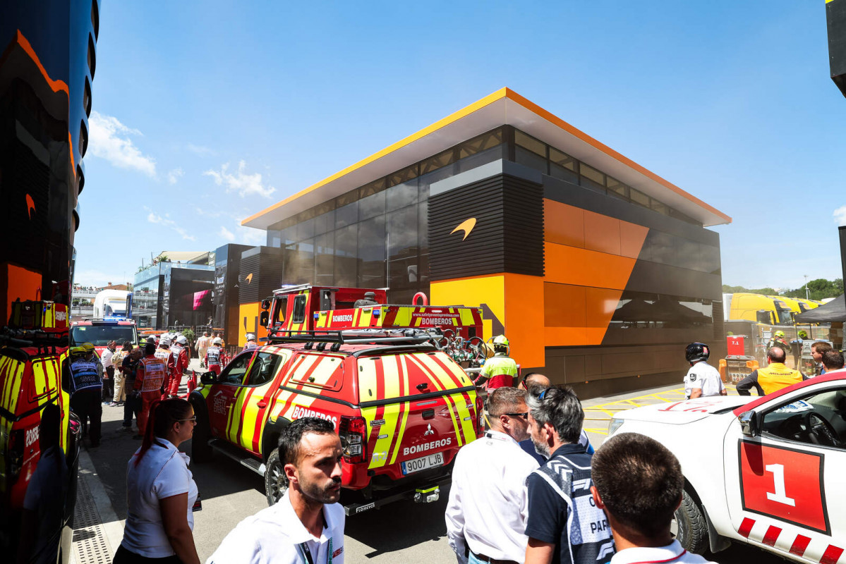 Europapress 6047318 mclaren f1 team motorhome on fire in the paddock during the formula aramco 1600 1067
