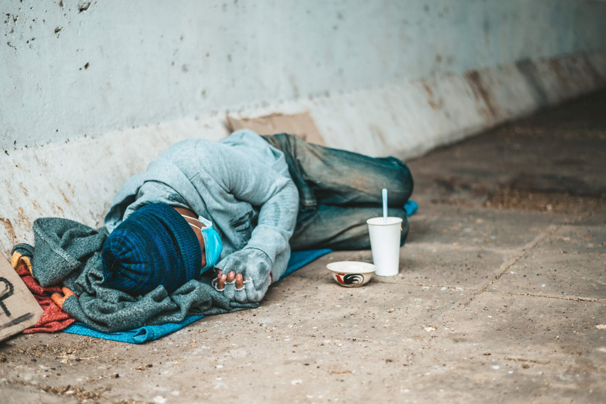 Beggars lying side street with dirty clothes 1600 1067
