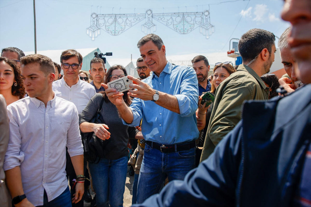 Europapress 5930212 presidente gobierno pedro sanchez hace foto llegada feria abril mayo 2024 1600 1067