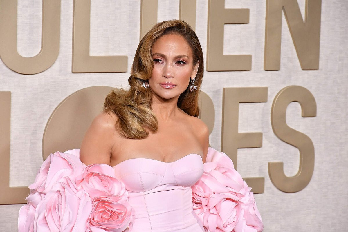 Europapress 5673933 07 january 2024 us beverly hills american singer jennifer lopez poses for 1600 1067