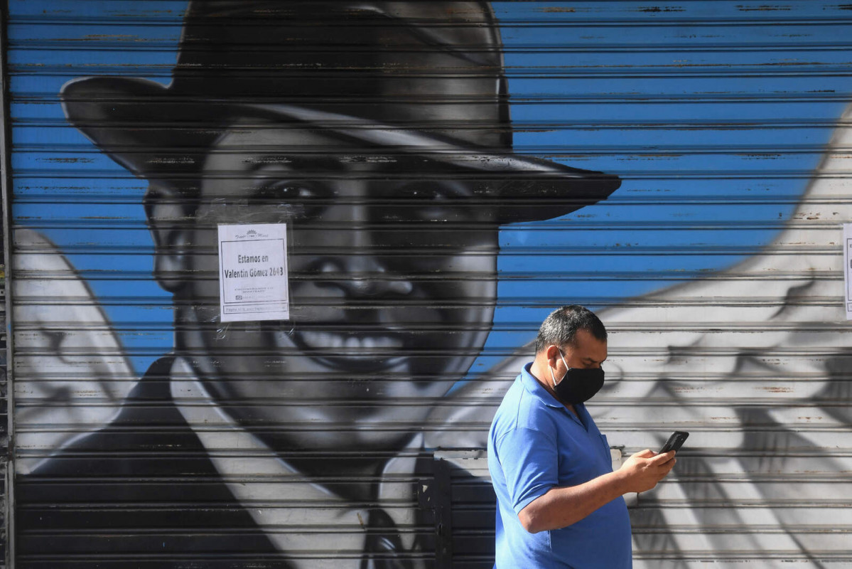 Europapress 3160039 20 may 2020 argentina buenos aires man wears face mask as he looks at his 1600 1067