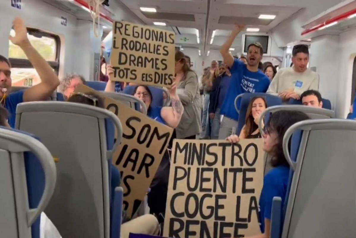 Europapress 5985306 protesta interior tren exigir mejoras rodalies 1600 1067