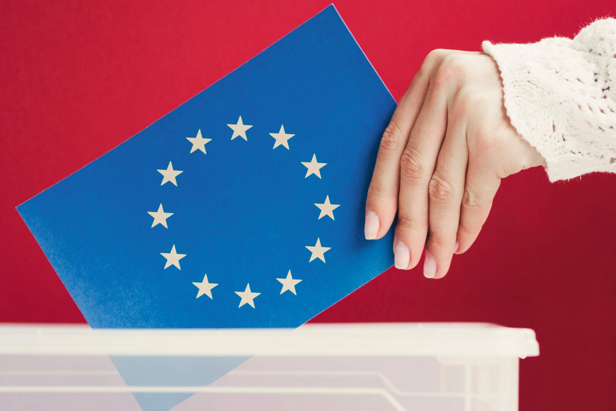 European union flag placed box 1 1600 1067
