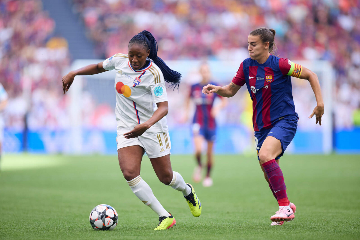 Europapress 5985558 kadidiatou diani of olympique lyonnais competes for the ball with patri 1600 1067