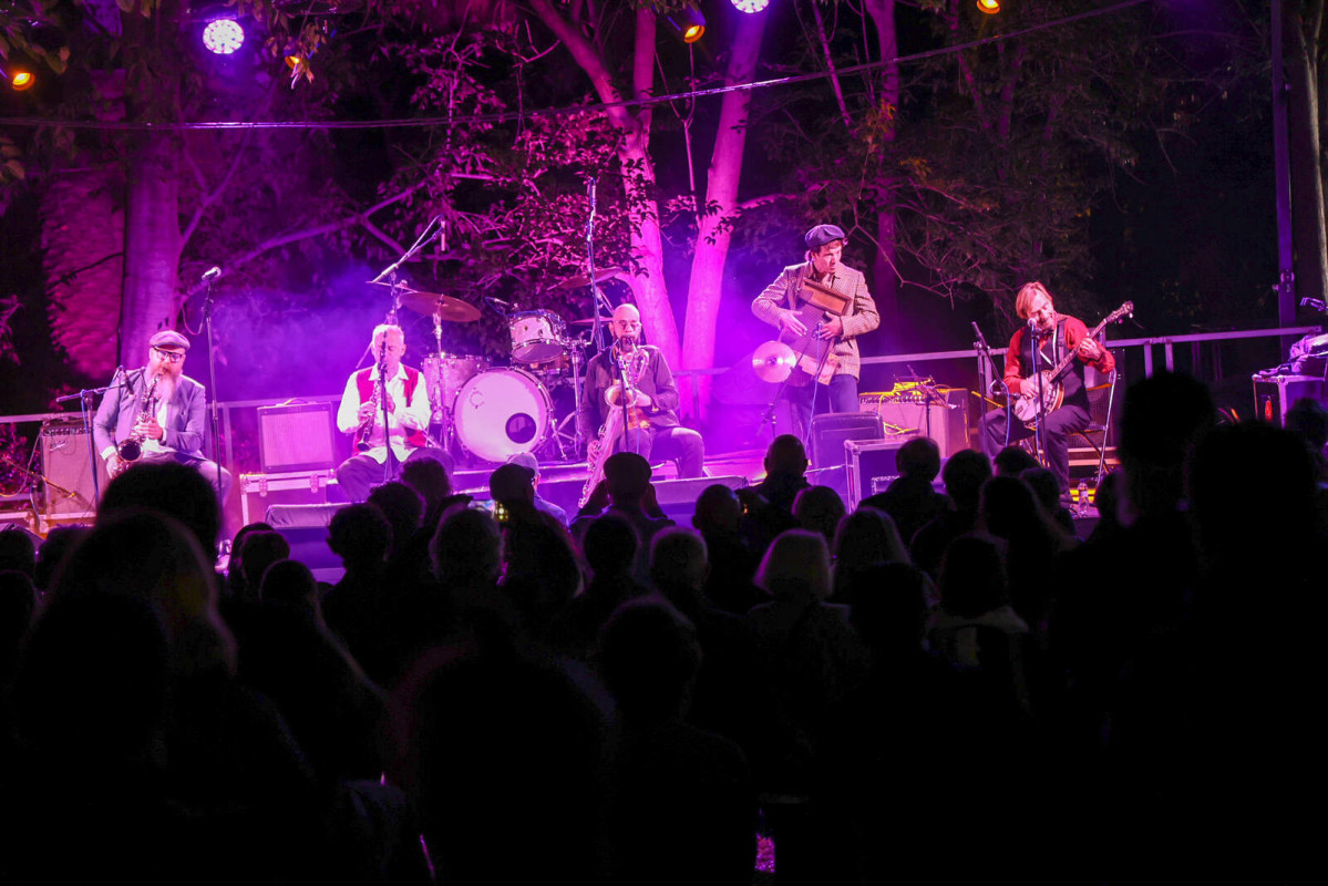 Concert primavera in black 1600 1067