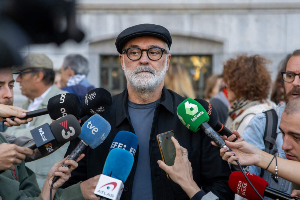 Europapress 5521737 diputado cup carles riera atiende medios comunicacion antes manifestacion 1600 1067