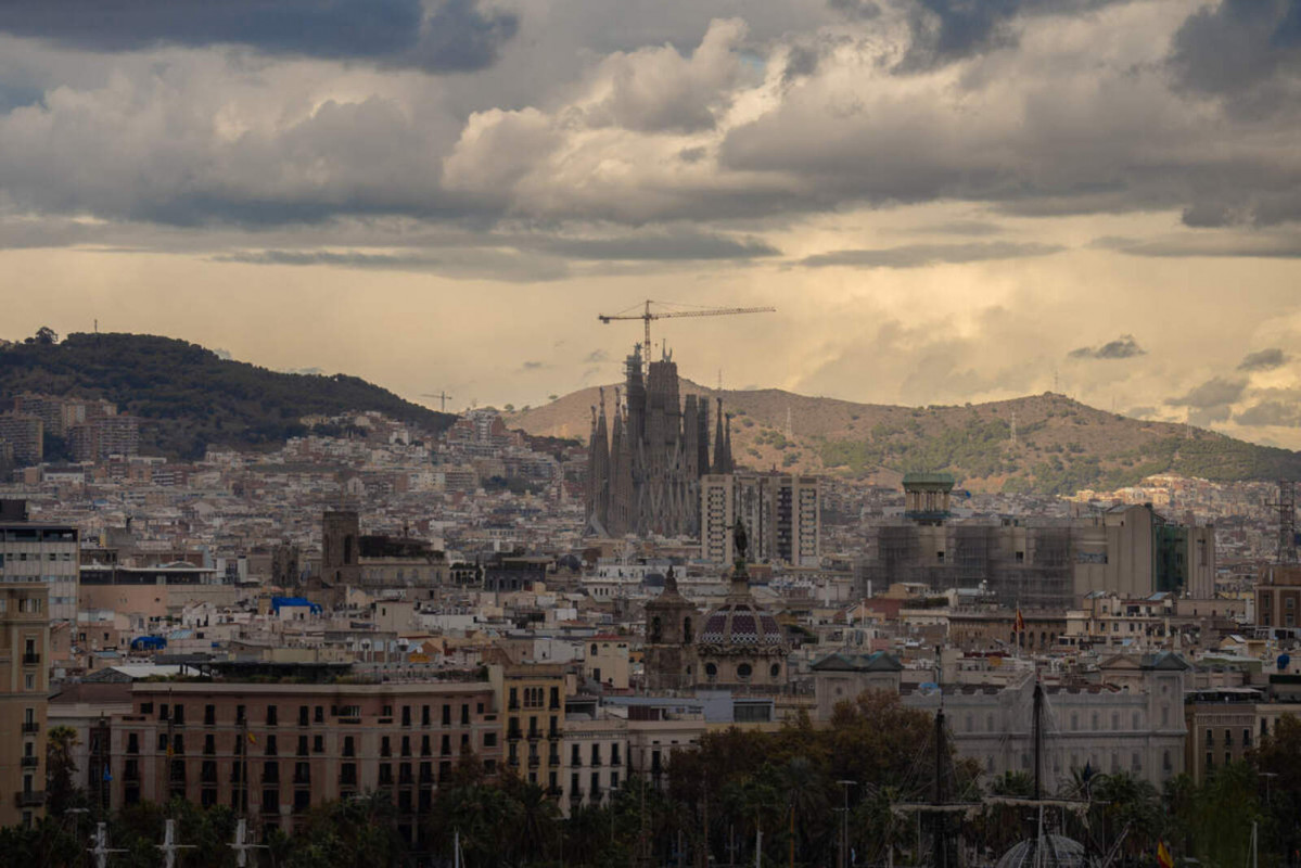 Europapress 4835421 vista catedral sagrada familia mirador hotel grand marina 25 noviembre 2022 1600 1067