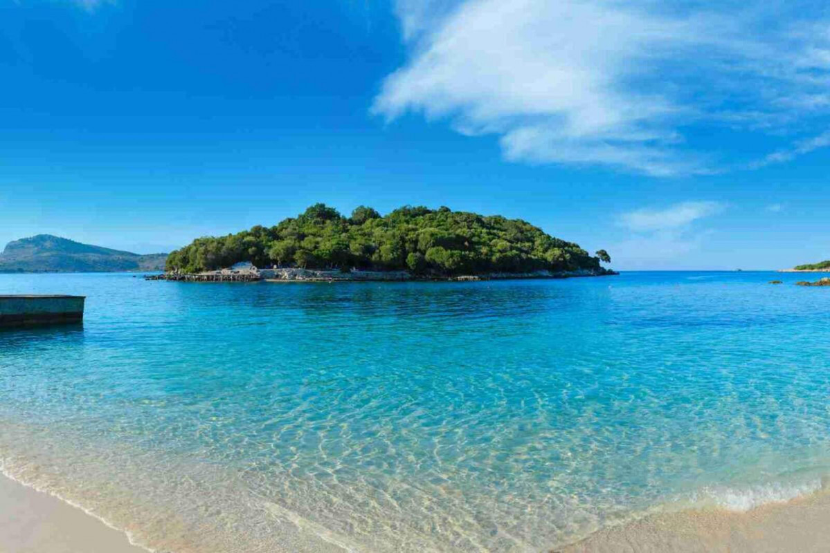 Playa ksamil en albania  1600 1067