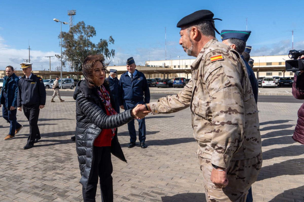 Europapress 5812749 ministra defensa margarita robles conversa militares distintas disciplinas 1600 1067