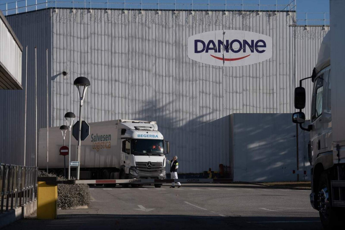 Europapress 5684720 camion frente fabrica danone espana 12 enero 2024 parets valles barcelona 1600 1067