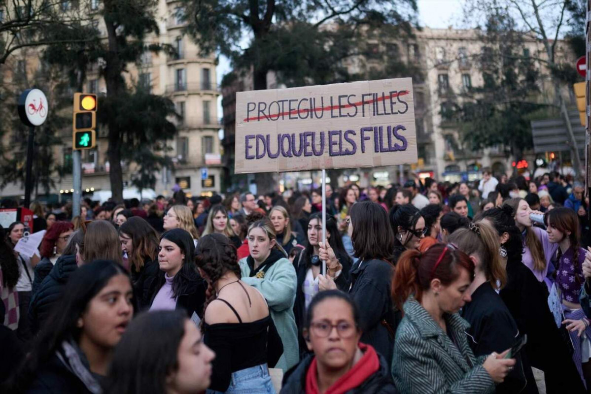 Europapress 5040416 miles personas protestan carteles manifestacion abandera assemblea 8m 8m 1600 1067
