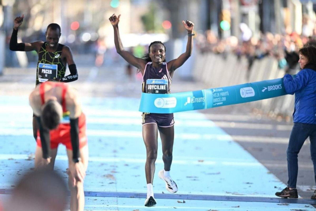 Europapress 5752923 joyciline jepkosgei impone edreams mitja marato barcelona by brooks 2024 1600 1067