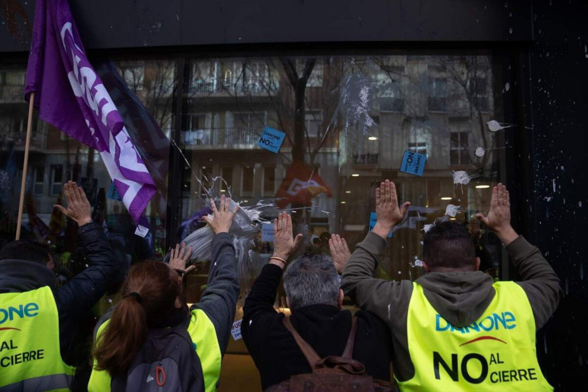 Europapress 5754462 lanzan yogures sede danone barcelona 1600 1067