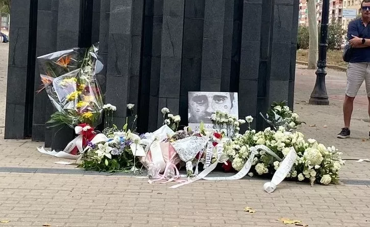 Un centenar de persones homenatgen Miguel Ángel Blanco a Barcelona