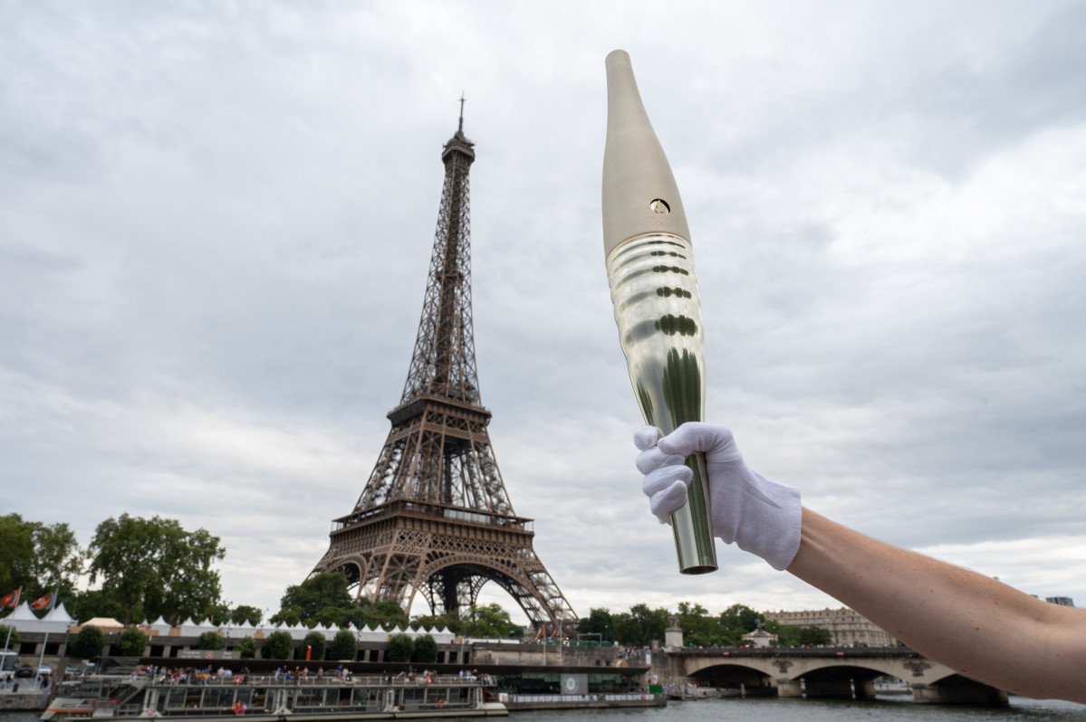 EuropaPress 5679292 paris july 26 2023    the paris 2024 olympic games torch is seen during the (1)