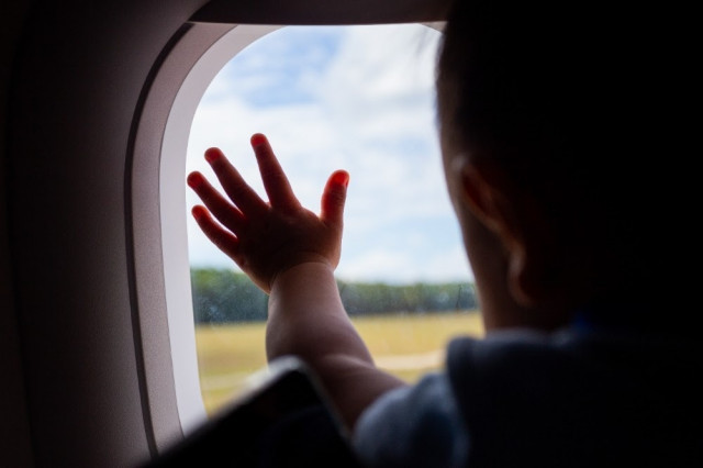Troben un nadó recent nascuda al bany d'un supermercat