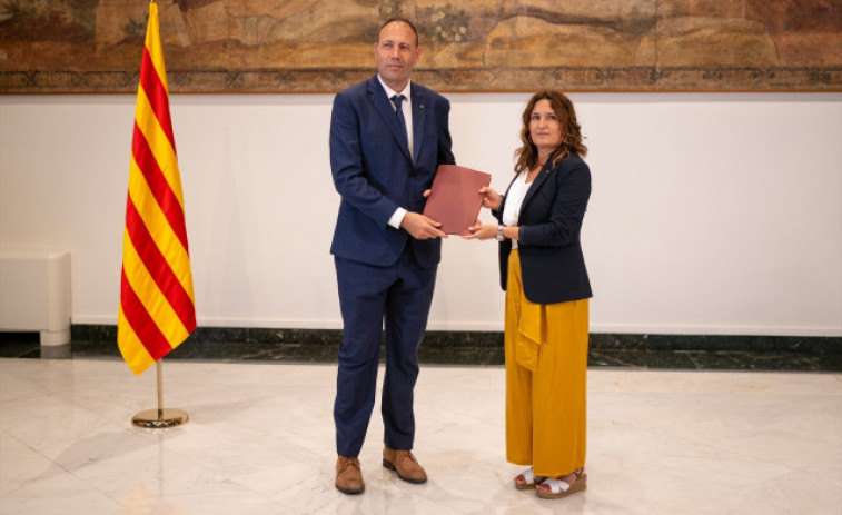 Vilagrà lliura a Berni Álvarez la carpeta d'Esports, nova Conselleria del Govern