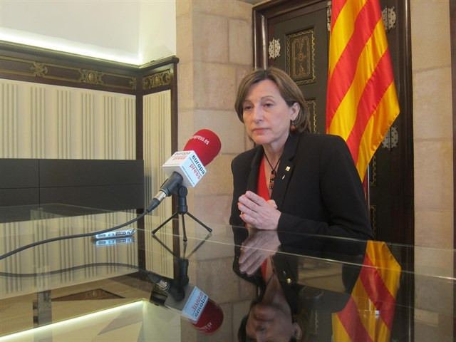 El TC suspèn la resolució de desconnexió del Parlament i obre la via penal contra Forcadell