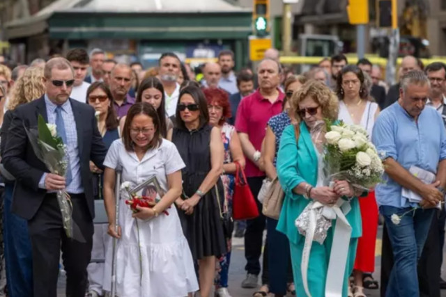 Una jornada per no oblidar: Barcelona recorda els 7 anys de l'atemptat gihadista del 17-A a la Rambla