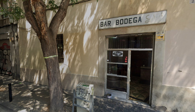 Tanca la històrica bodega Salvat de Barcelona: adeu a un dels temples del vermut