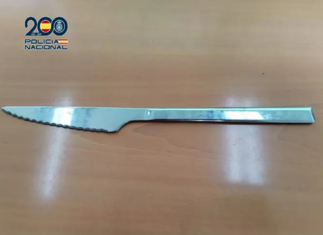 Arrestat un home per intentar apunyalar un altre a qui volia robar