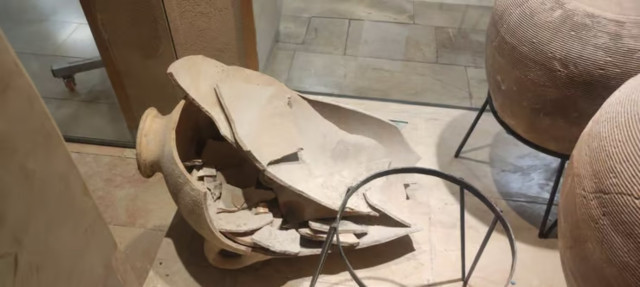 Un nen trenca accidentalment un gerro de 3.500 anys d'antiguitat a un museu