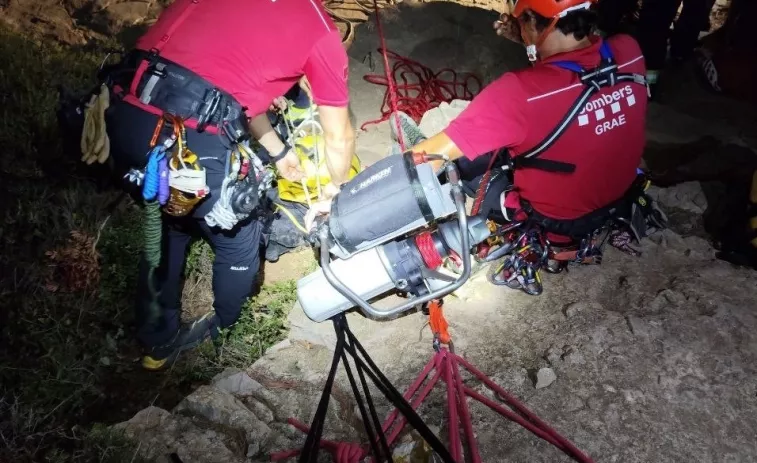 Rescaten 5 escaladors atrapats en un penya-segat a la nit a Torroella de Montgrí