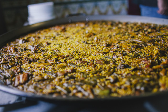 L'Associació In via organitza una paella solidària per donar suport a les dones maltractades