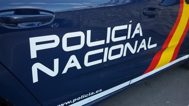 Un conductor drogat atropella tres persones en una plaça a Dénia