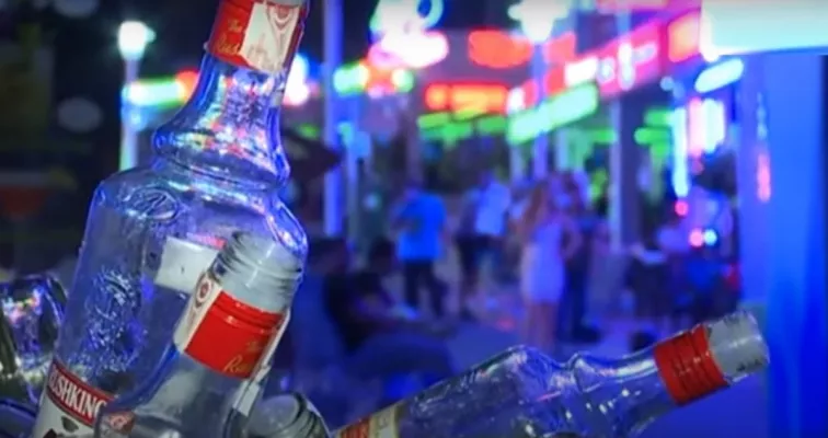 Associen l’alcohol i la velocitat de mastegar amb eructar massa