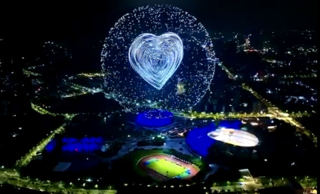 VÍDEO: El descomunal espectacle fet amb més de 8.000 drons a Shenzhen (Xina)