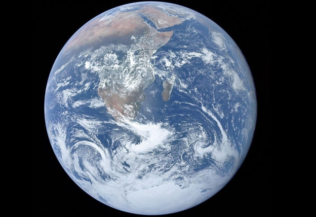 Com es veu la Terra i la Lluna a cinc milions de quilòmetres?