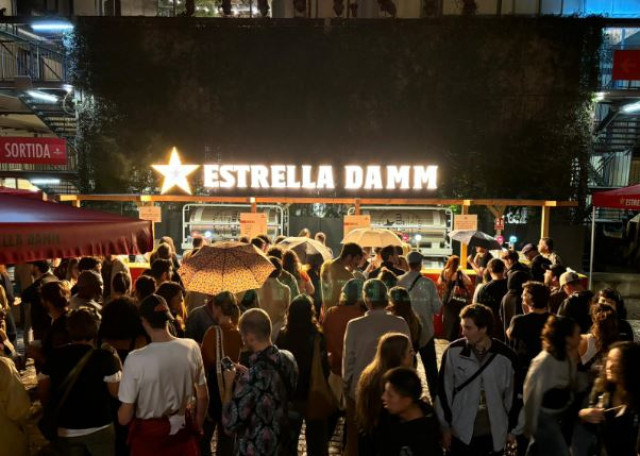 Bon ambient i diversió a la segona jornada de concerts de la Mercè a l'Antiga Fàbrica Estrella Damm