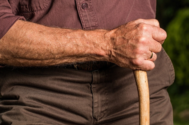 Un estudi revela que vivim més anys, però amb més malalties