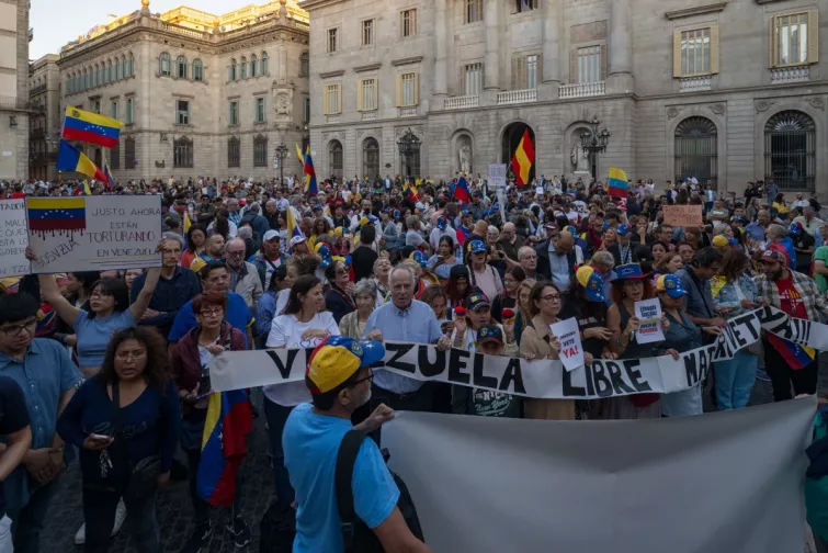 Unes 500 persones protesten a Barcelona contra el govern de Maduro a Veneçuela