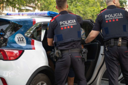 Detenido un joven en Castelldefels por tres robos violentos de cadenas de oro