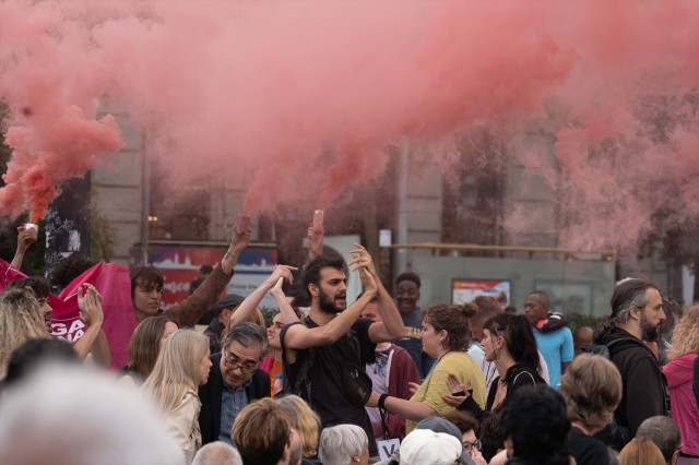 Un miler de persones es manifesten contra el desallotjament de l'Antiga Massana a Barcelona