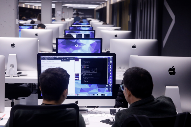 42 Barcelona, ​​el campus gratuït on aprendre tecnologia programant