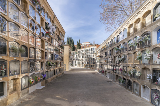 Aquests són els horaris dels cementiris de Barcelona per al divendres 1 de novembre